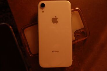 Apple iPhone: IPhone Xr, Б/у, 64 ГБ, Белый, Защитное стекло, Чехол, 79 %