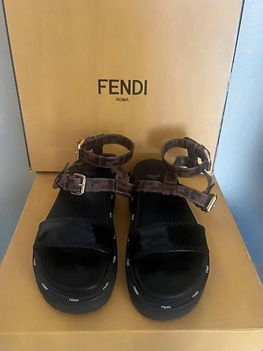 Basanoşka və səndəllər: Fendi ayaqqabi Logo-print coated-canvas and patent-leather platform — 5