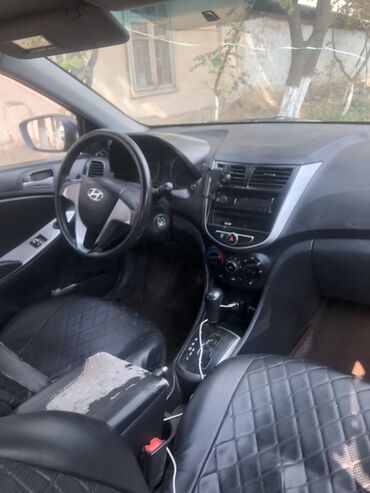 машины на обмен: Hyundai Solaris: 2015 г., Автомат, Седан
