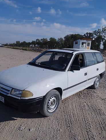 vw bora: Opel Astra: 1993 г., Механика, Бензин, Универсал — 1