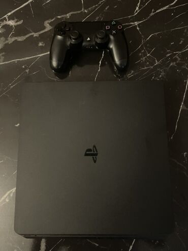 playstation pultlari: PlayStation 4 Slim 1TB oyun konsolu və orijinal DualShock 4 idarəetmə