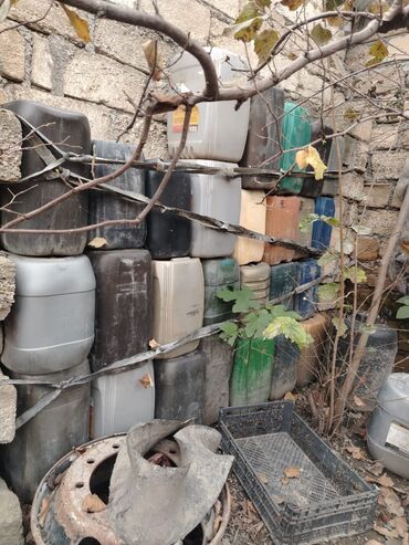 Baklar və çənlər: Plastik kanistrlər – müxtəlif həcm və rənglərdə - Material: qalın — 8