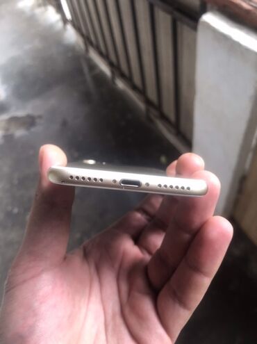 ucuz iphone'lar: IPhone 7, 32 GB, Qızılı