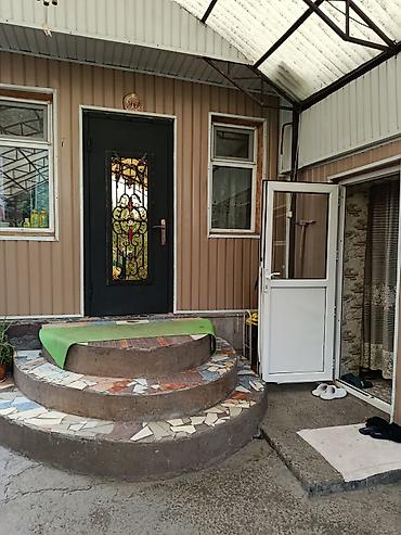 без хозяев: Сдаю дом 🏡 на длительный срок без хозяев., большой двор, кухня — 1