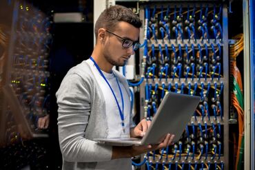 IT, компьютеры, связь: Город ОШ Вакансия СИСТЕМНОГО администратора (ТЕХНИК, IT специалист) в