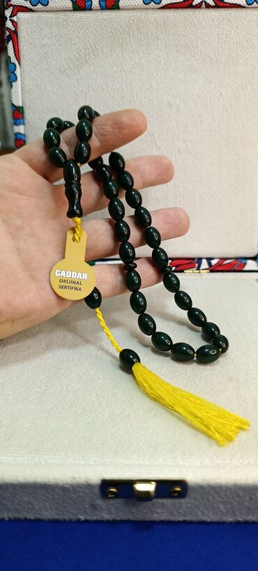 Fizika: Gaddar markalı təsbeh – “Orijinal Sertifika” etiketli. - Material
