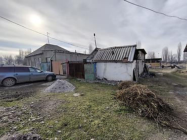 70 сом: Жилой теплый уютный дом с хозяйственными постройками и двором. При — 1