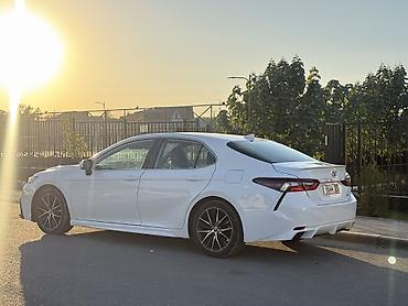 сут машине: Toyota Camry: 2021 г., 2.5 л, Автомат, Бензин, Седан — 4