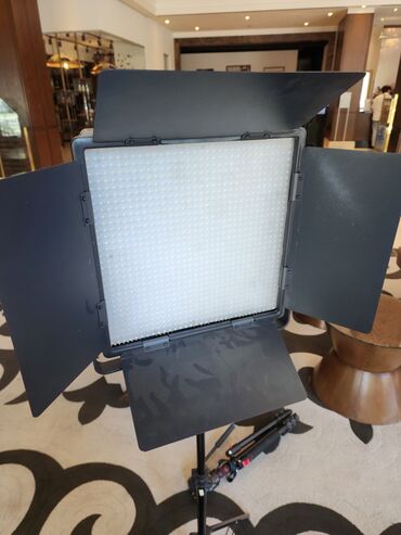 освещение для фото: Светодиодная панель Godox LED1000C **Особенности:** - Регулируемая