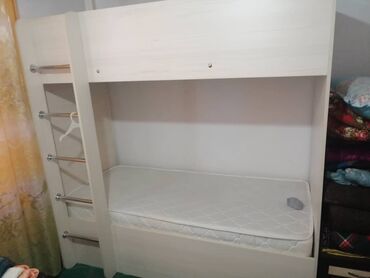 Мебельные гарнитуры: Продается двухьярусная кровать без матрасов. К нему идёт большой шкаф