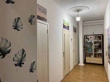 Ofislər: Nəriman Nərimanov, Arif Heydərov21 ünvanında. (Saatlı binanın -da lalafo.az — 11 Ofislər: Nəriman Nərimanov, Arif Heydərov21 ünvanında. (Saatlı binanın — 11