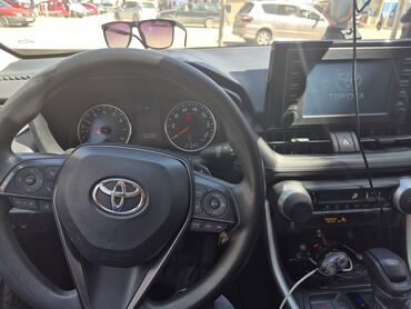 срочно срочно продаю машина: Toyota RAV4: 2019 г., 2.5 л, Вариатор, Бензин, Кроссовер