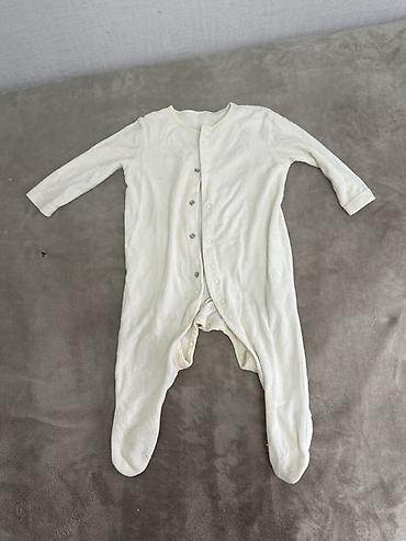 hamam xoncasi: 2 ədəd qalın vilur material. Ölçü 6-9ay. Yenidən seçilmir. İkisi — 4