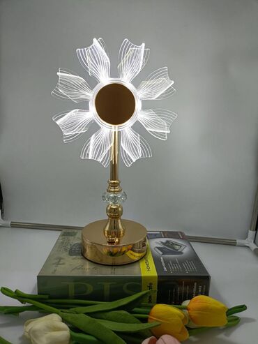 настольная лампа: Nacinik gül formasnda 
batariya ve tokla işleyir