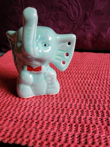 Figurice i makete: Porcelansko novo slonce ukras,drzac prstenja iz 70ih. sa glazurom — 2