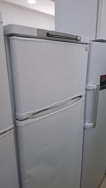 4 qapılı soyuducu: 2 qapılı Indesit Soyuducu Satılır, rəng - Ağ