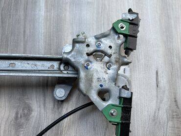 Стекла и комплектующие: Механизм стеклоподъемника Заднее правое Toyota, 2020 г., Б/у, Оригинал at lalafo.kg — 4 Стекла и комплектующие: Механизм стеклоподъемника Заднее правое Toyota, 2020 г., Б/у, Оригинал — 4