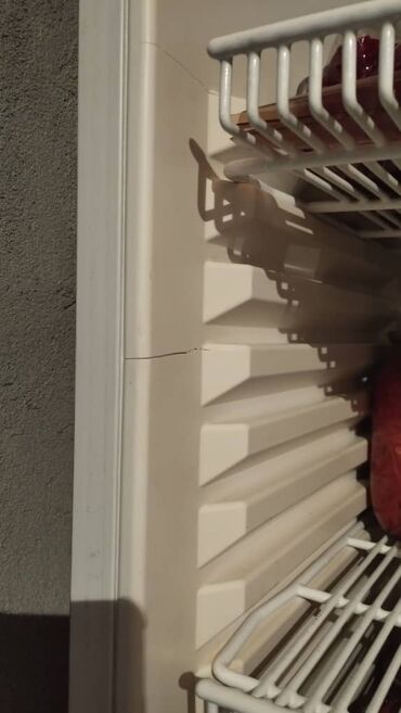спес техники: Витринный холодильник состояние хорошее,маленькая трещина есть а так
