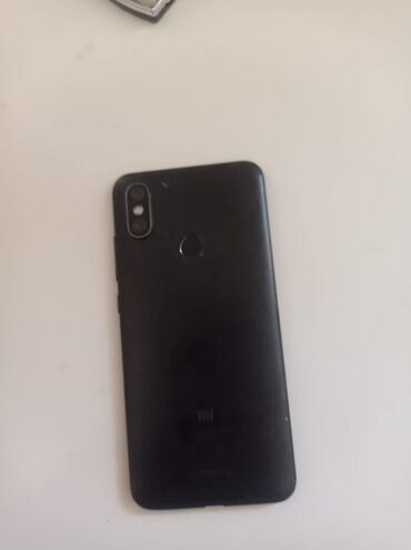 telefon ən ucuz: Xiaomi Mi A2, 64 ГБ, цвет - Черный, 
 Гарантия, Сенсорный, Отпечаток пальца