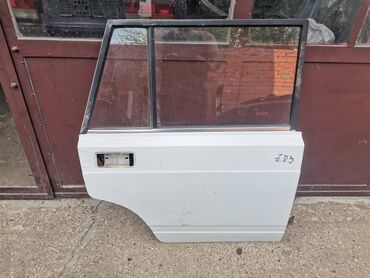 Auto delovi: Vrata zadnja desna Lada 2104 Karavan(bela)ZD3. Skinuta sa rastavljenog — 1