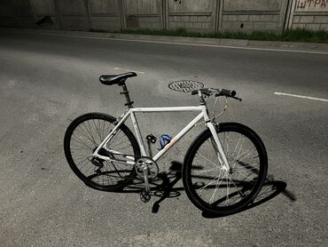 Велосипеды: Шоссейной велик
Рама алюминий 
Колесо 28