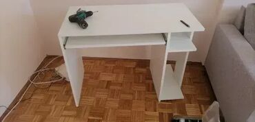 Stolovi: Radni Sto 55 🪑 Cena i Materijal: Izrađuje se od Univera debljine 18 — 6