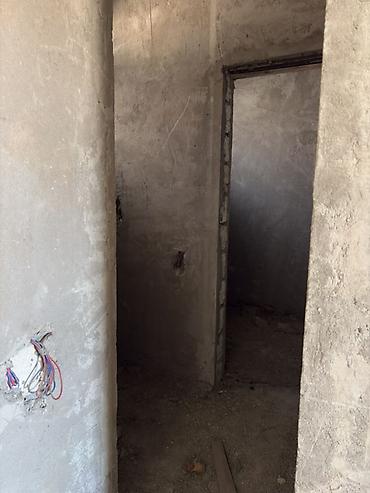 karavan satışları: Satılır: 4 otaqlı 130kv 2 sotun içinde padmayaq ev belediye seneti — 8
