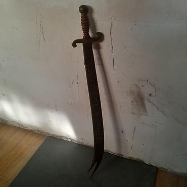 Məhsul: Metal qılınc – bıçaq ucunda iki dişli, dekorativ oyma yazılı lalafo.az -da Məhsul: Metal qılınc – bıçaq ucunda iki dişli, dekorativ oyma yazılı