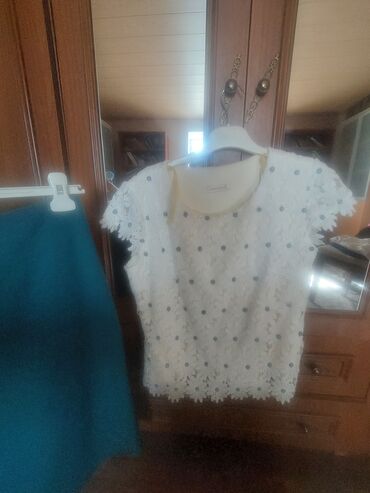 Dəstlər, kostyumlar: Qadın geyim dəsti – 4 parçadan ibarət 1) Boz rəngli midi don - Yumşaq — 8