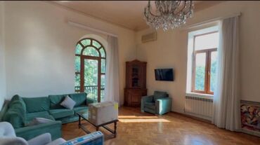 qaradağ sahil: ТОРГОВАЯ 
в самом центр города 
продаю 125 квадрат 
здание с лифтом
