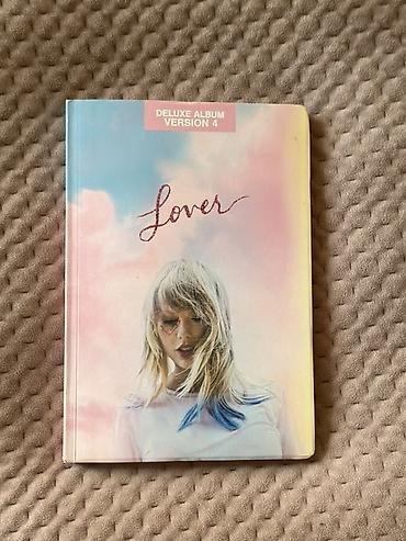 dvd disk: Taylor Swift Lover – Deluxe Album Version 4 kolleksiya kitabçası ve — 1