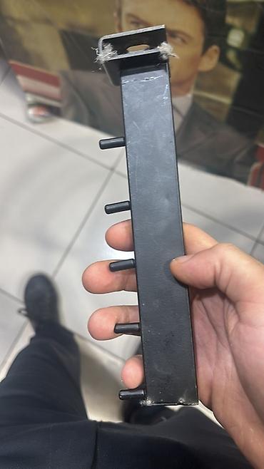 plastik ayna qapi: Qara rəngli metal asılqan/tutacaq. Divara və ya panel üzərinə — 3