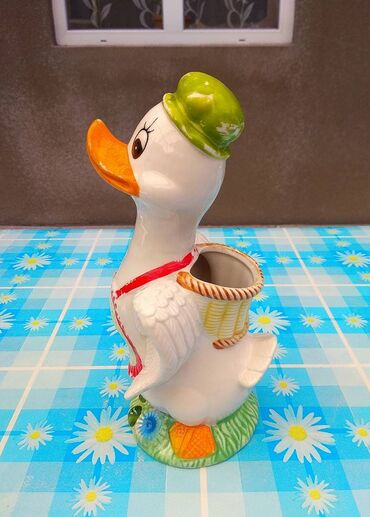 Другие товары для кухни: Продаю: 1. Блюдо глиняное, диаметр 36 см., цена 200 сом; 2. Тарелки — 10