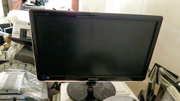 Monitorlar: Fərqli ölçülü və formalı kompüter monitorları. İstər ev, istərsə də — 5