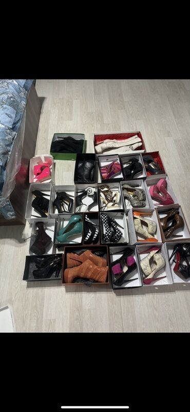Women's Sneakers and athletic shoes: Qadın ayaqqabıları kolleksiyası - Müxtəlif modellər: stilettolar
