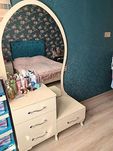 Vizaj masası və güzgü dəsti - Klassik üslubda iri oval güzgü - Krem lalafo.az -da Vizaj masası və güzgü dəsti - Klassik üslubda iri oval güzgü - Krem