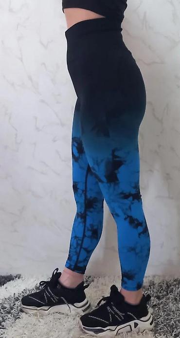 Helanke, biciklistički šortsevi: Ženske helanke sa visokim strukom u crno-plavoj tie-dye boji. Helanke — 3