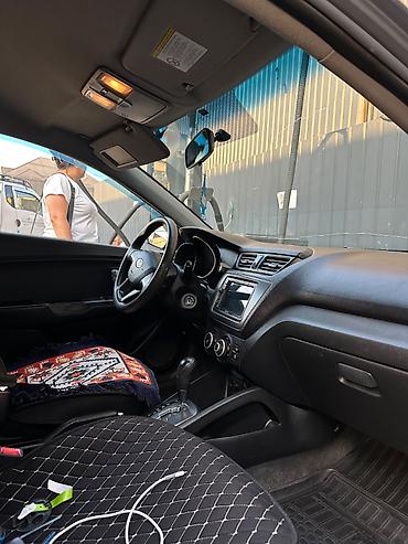 sonata d8: Kia Rio: 2011 г., 1.4 л, Автомат, Бензин, Седан — 5