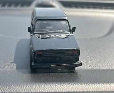 mini cooper: Qara rəngli miniatura off-road avtomobil modeli - Korpus: metal və — 4