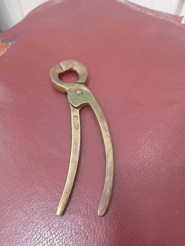 qoz: Misinqdan hazırlanmış qabıqqıran/şabalıdyan açacağı - Material: bərk — 1