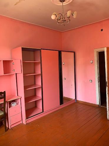 sedmoyda kiraye bina evleri: Təcili satılır.Sahil qəsəbəsi,Emin Quliyev küçəsində 3 otaqlı, hamam — 2