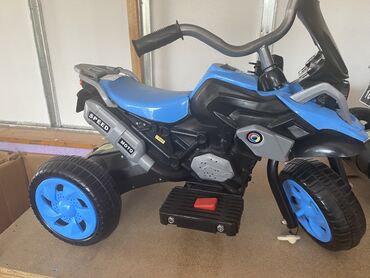купить бу коляску: Qara və mavi rənglərdə olan uşaq elektrik motosikleti. Üç təkərli