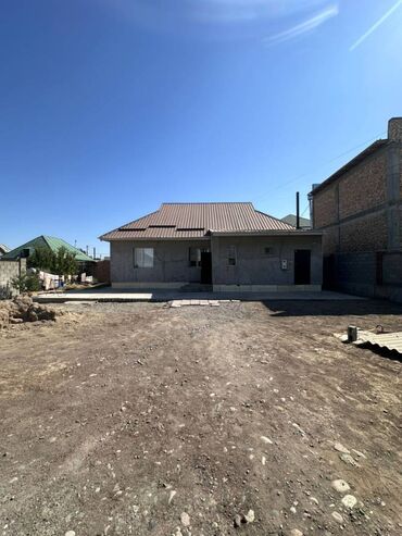 дом прадается: 🏡 Продаётся одноэтажный дом в жилмассиве Ак-Ордо 📍 Отличное