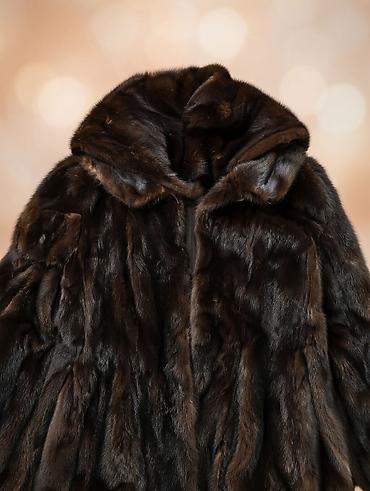 Личные вещи: Норковая шуба Bilgin’s Fashion. Размер 42-44,длина 80 см,рукава — 3