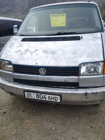 купить диски штампованные r15: Минивэн Volkswagen Transporter T4 серебристого цвета, представленный