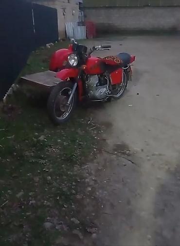 50 kub moped: - Qırmızı rəngli üçtəkərli motosiklet (yan qoşqulu) - Yan qoşqulu — 1