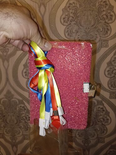 Hədiyyələr: Məktəb və hədiyyəlik dəst – rəsmlər, fincanlar, oyuncaq maşınlar — 8