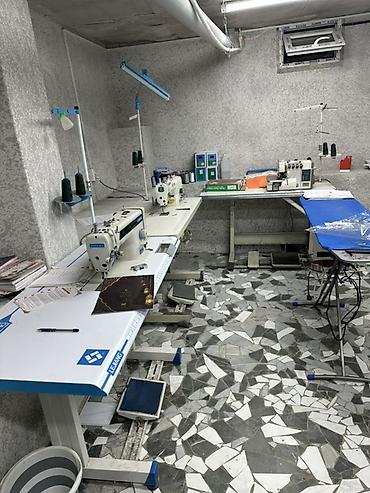 стол швейный: 2 прямо строчки и четырёхнитка всё вместе 25 тыс Нитки и масло, лампа — 1