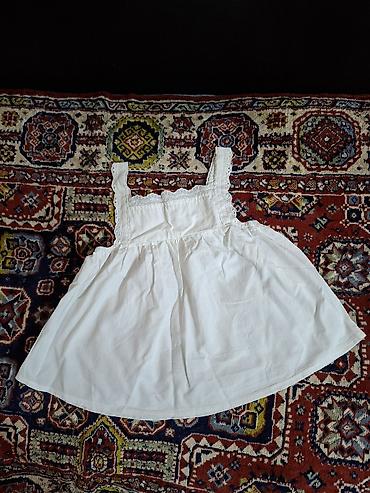 ağ sandallar: Ağ rəngli qız uşaq paltarı - Model: qalın çiyinli, A-kəsimli yay — 1