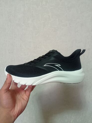 чапан мужские: Мужская спортивная обувь от бренда Анта 42 размер